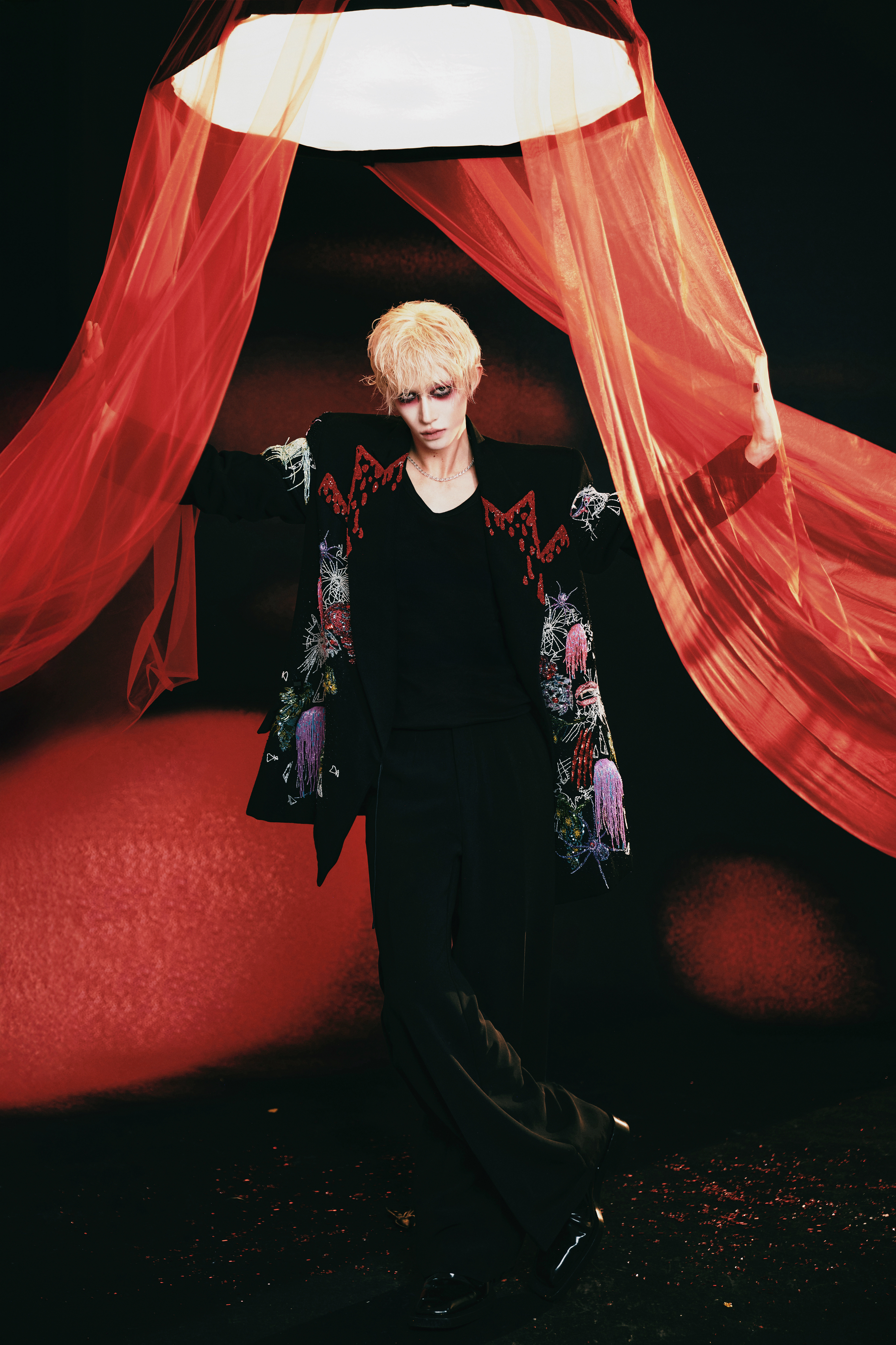 刘宇｜刘宇宇宙诗人上海站高定 Look 继续 ！今晚巡演收官上海站即将开唱 ，刘