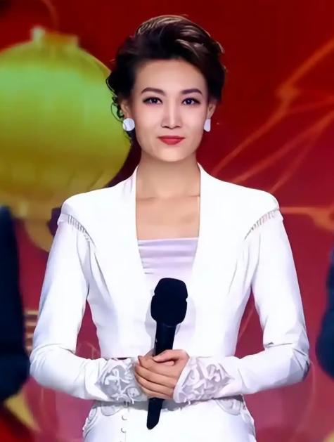 李梓萌现在49岁了，还是租房住、没结婚。来北京二十多年一直租房，不是买不起房，是