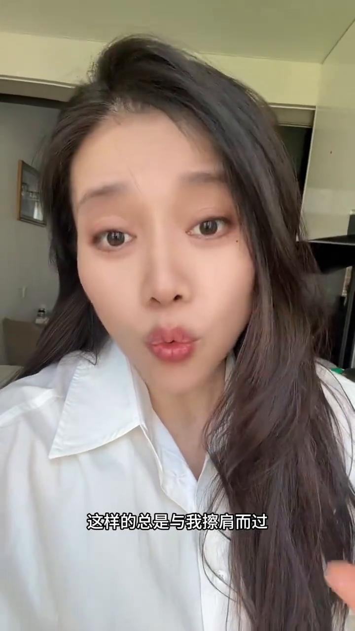 半年三倍，两年三十倍。我记得第一眼看它的时候才四百多，现在已经快摸一千了。我都不