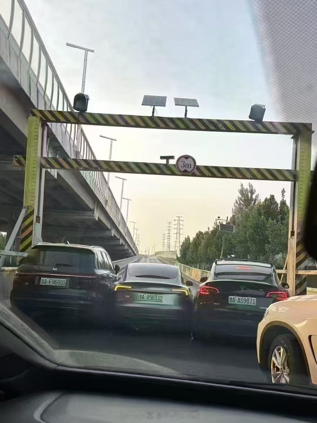 这个算谁的责任呢。。 ​​​