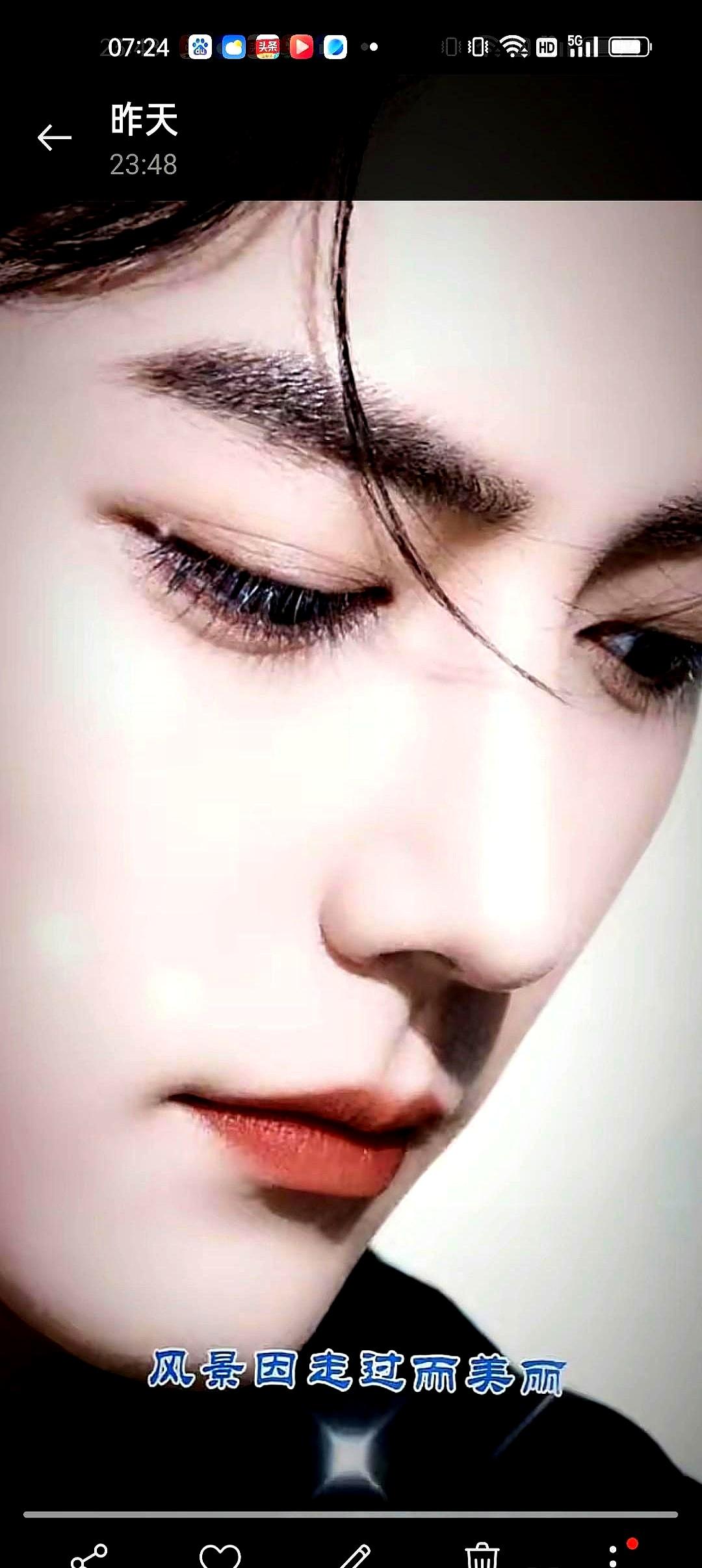 我现在有点懂了，为什么老有人说“肖战不上镜”。
 

之前以为是黑，后来明白镜头