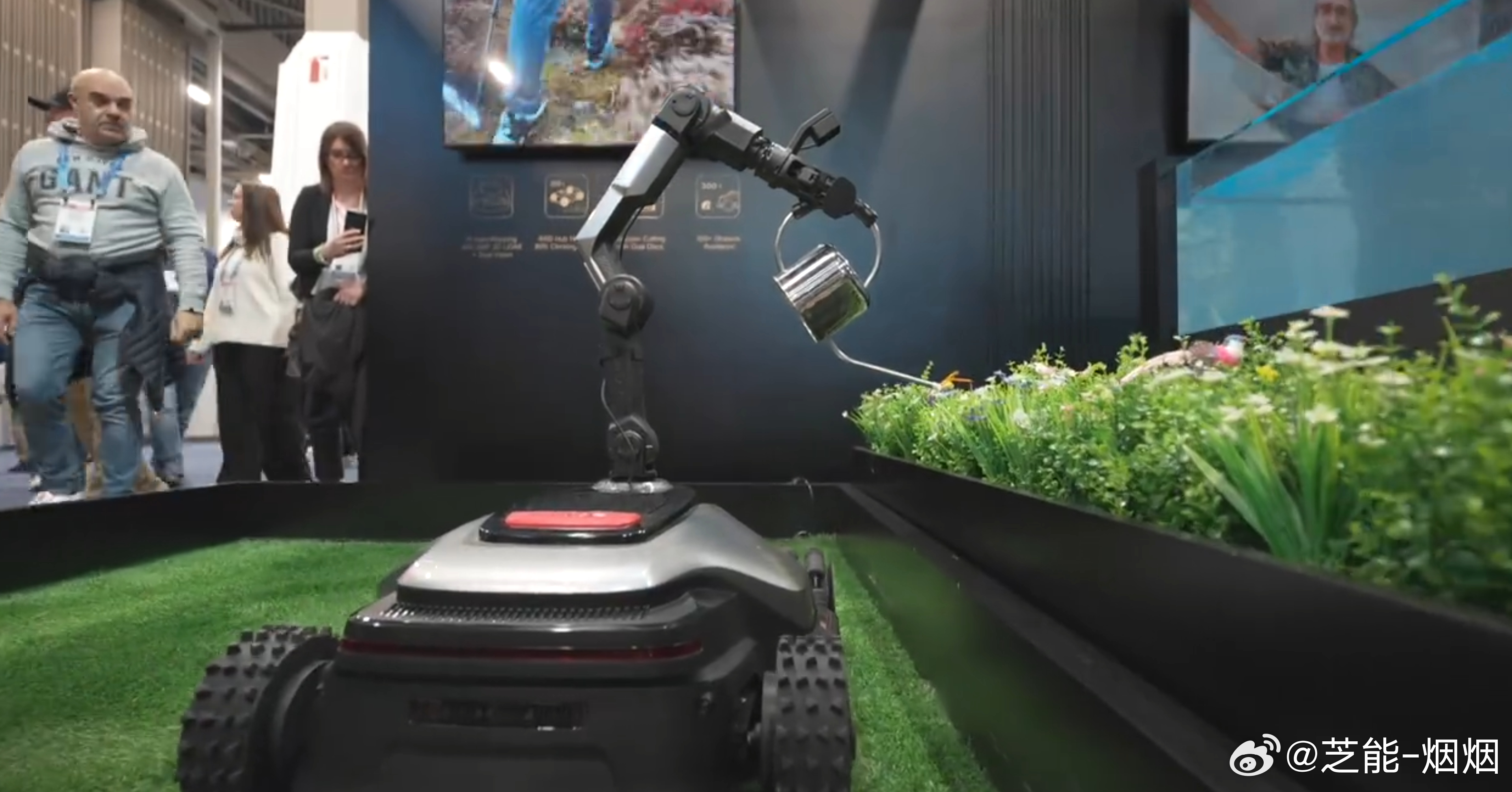 AWE 2026 上，追觅包下一馆打造「追觅宇宙」，从扫地机厂商彻底转向具身智能
