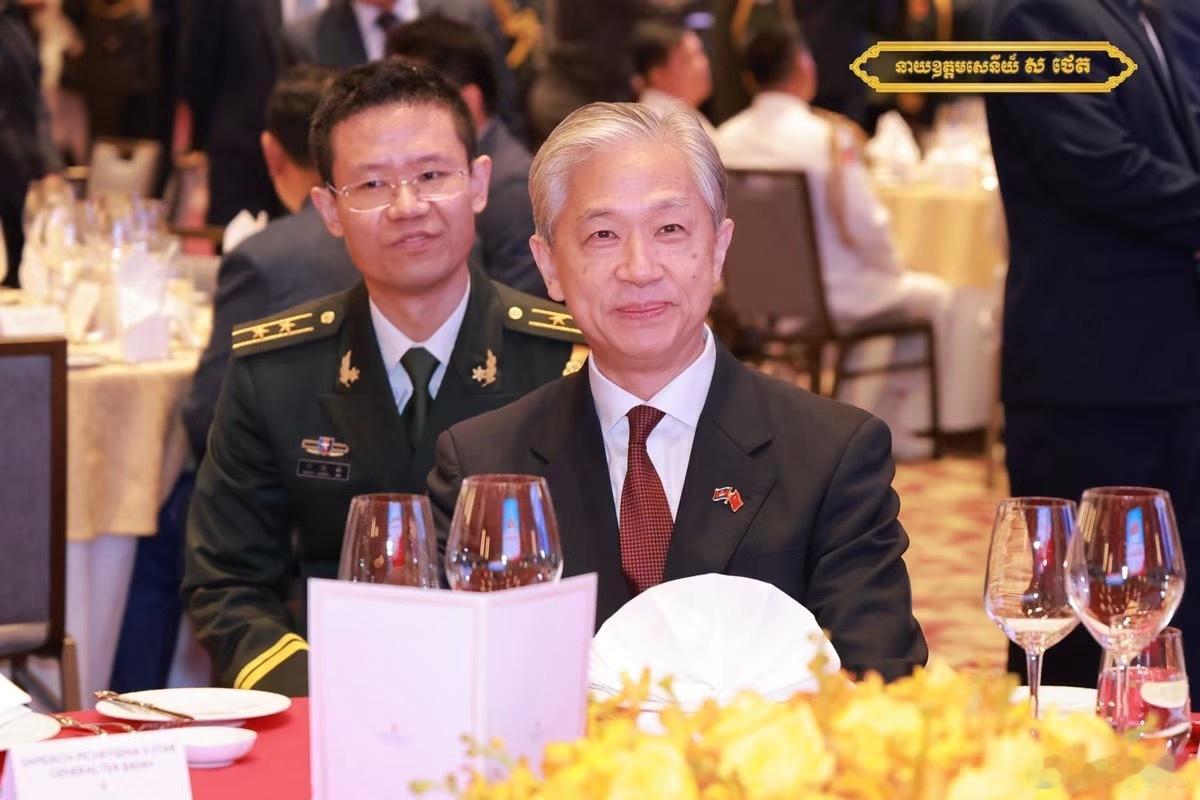 汪文斌  晚上好