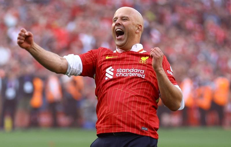 为什么斯洛特还不下课？没有任何战术可言啊！赫拉根本不愿意跑，麦卡还行，加克波左路