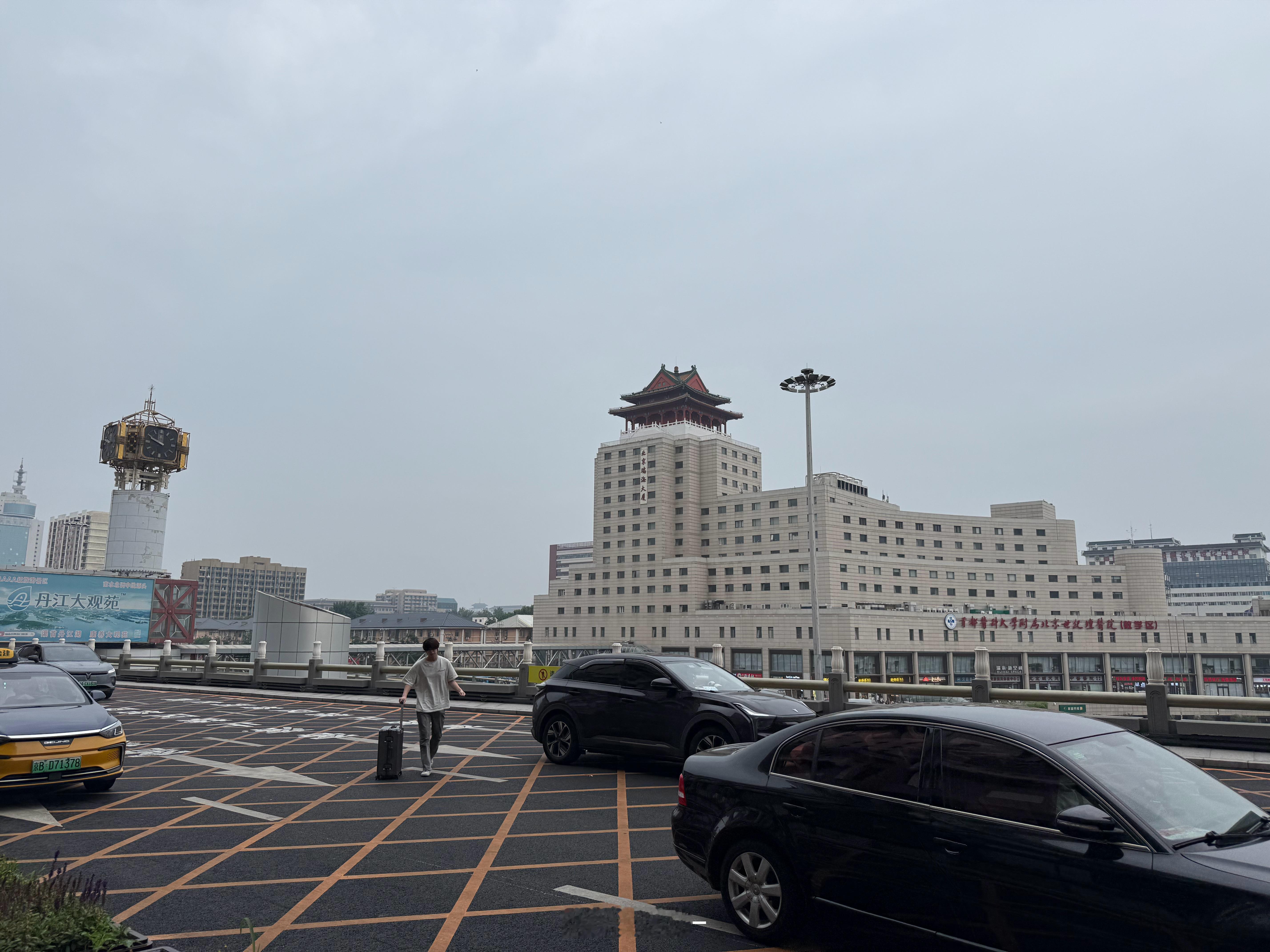 继续转场我看这离长安街特近，是不是快到家了 北京·北京西站