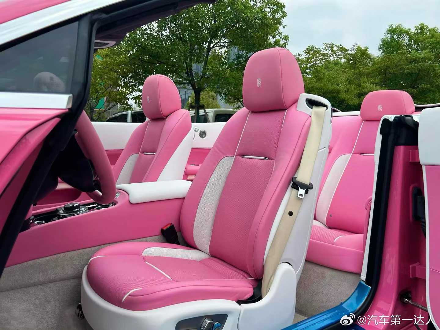 劳斯莱斯曜影 高定粉色，特殊配置，21年4000公里，特加急寻伯乐 ​​​