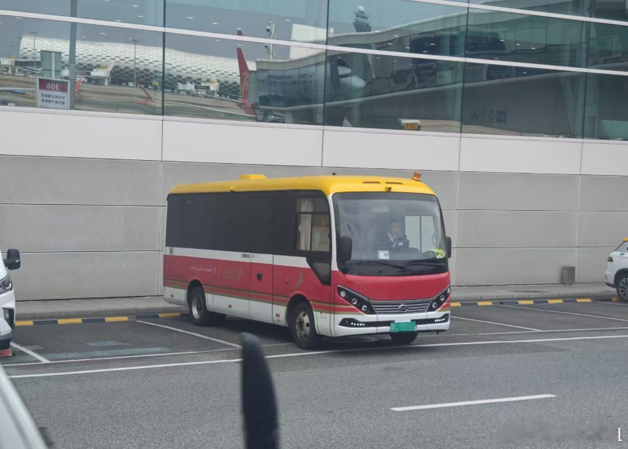 比亚迪C6中巴，比考某车舒服太多但奇怪了…这么能打的国产中巴，路上为啥几乎看不到