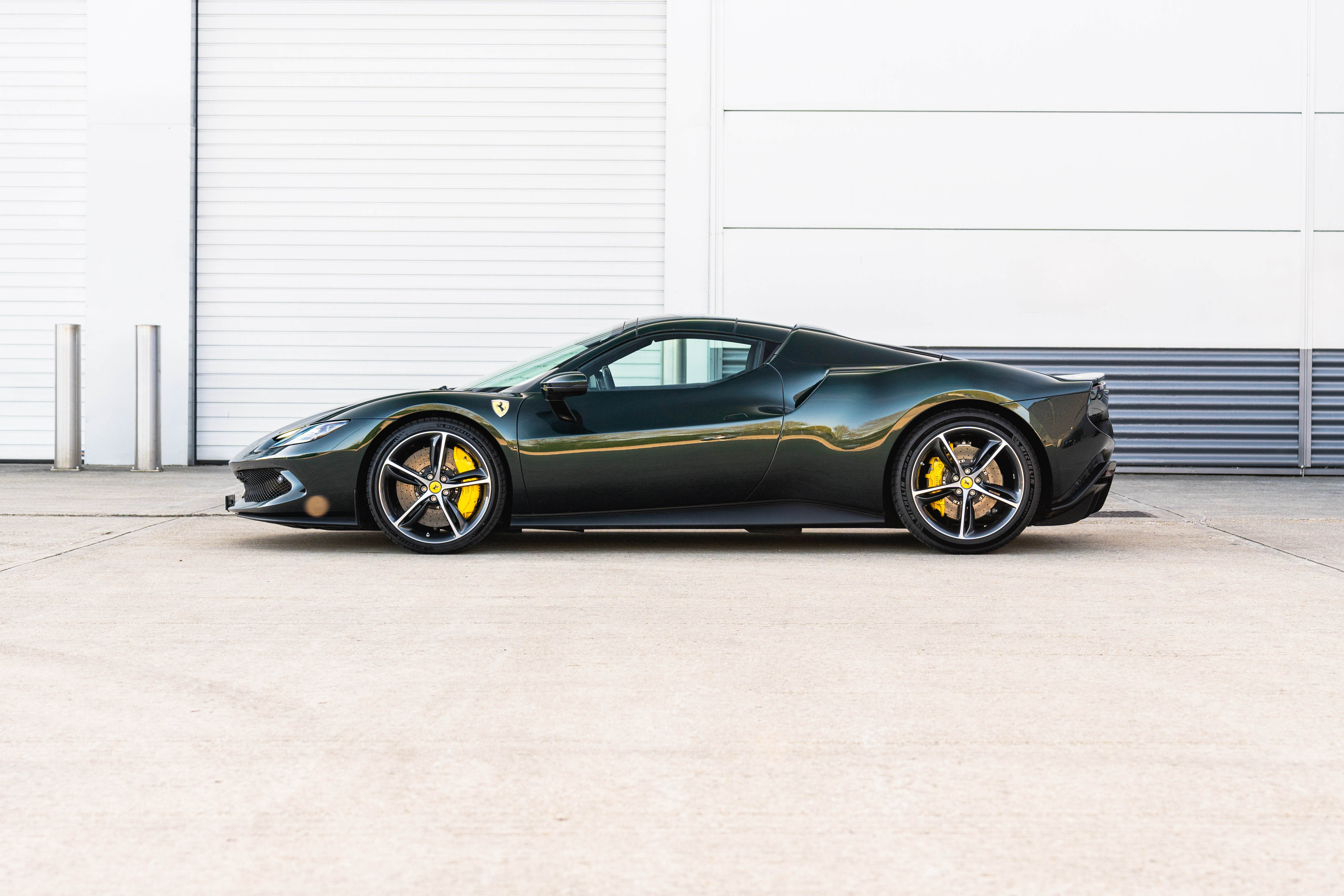 Ferrari 296 GTS法拉利 这台296 GTS的配色帅不帅？GTS的侧