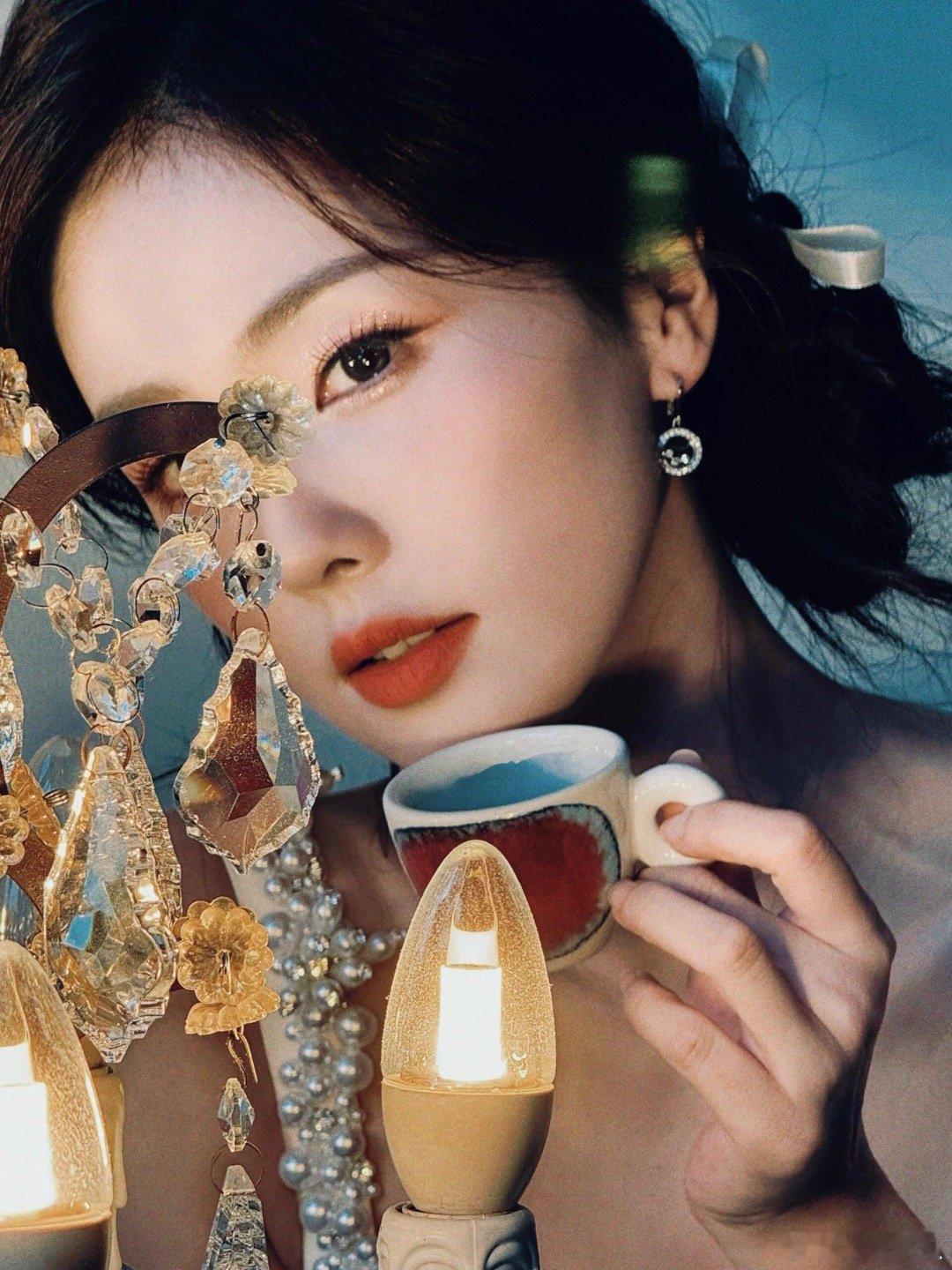 王亚飞给白鹿画的，秋日暖阳妆。是不是挺好看？ ​​​