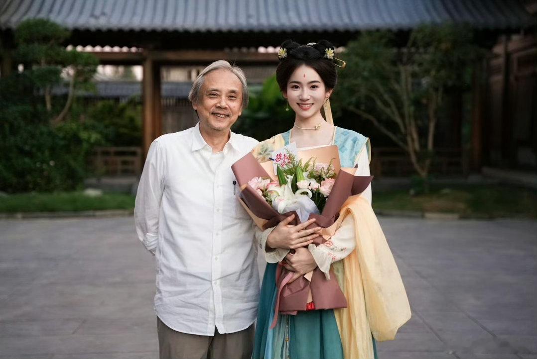 陈瑶李昂珈同框陈瑶李昂珈同框合照《灼华录》陈瑶李昂珈同框合照曝光！两位古装美女同