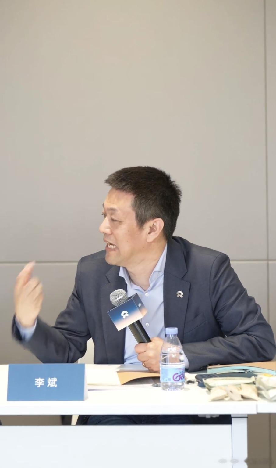 闪充换电携手加速纯电行业持续发展纯电补能的终极目标是用户安心、行业可持续，而当下