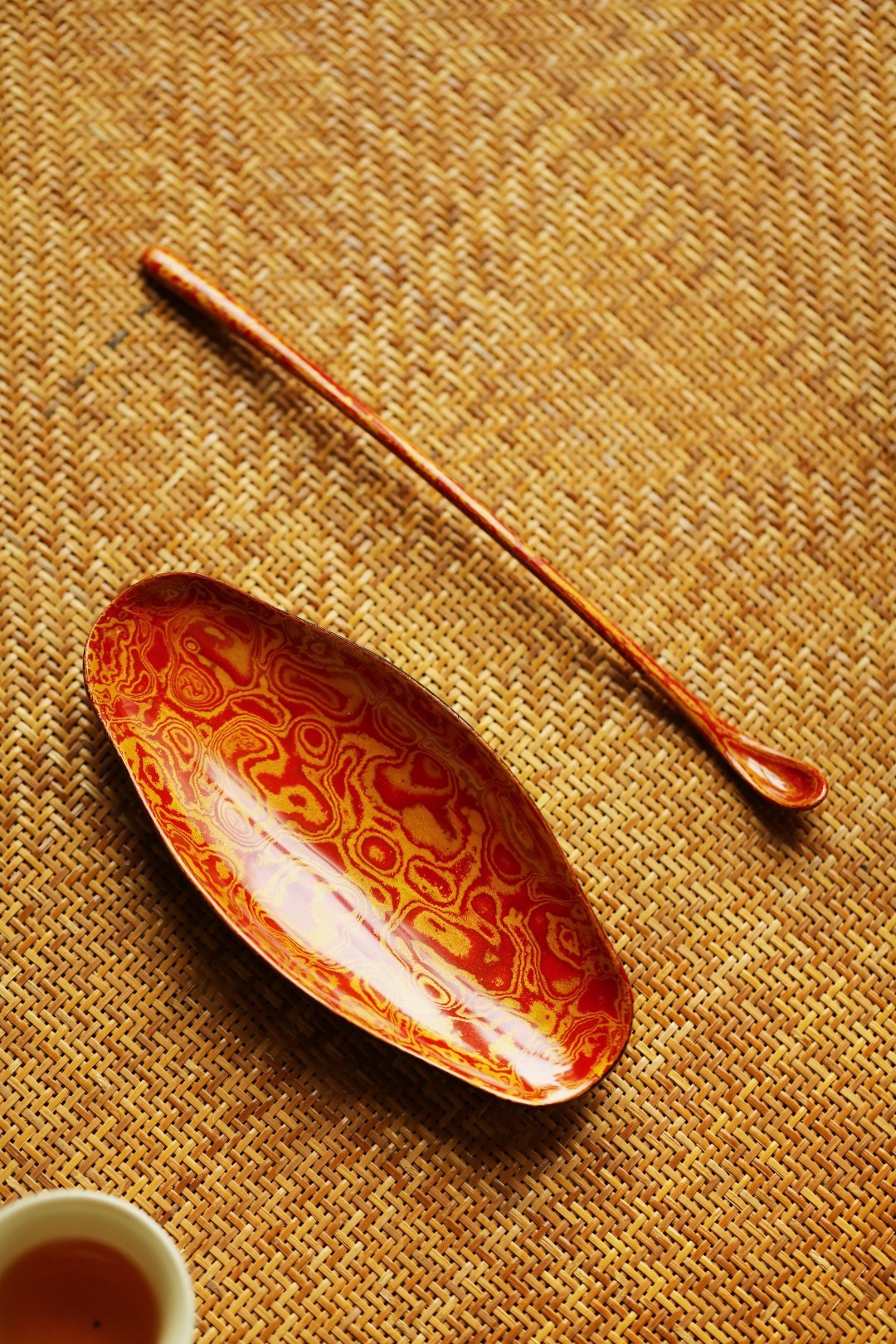 大漆 | 红金茶则非遗工艺，手作精品，逐层髹漆，反复推光打磨，触手温润细腻。入茶