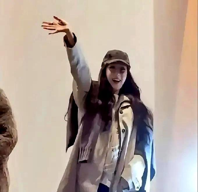 谁能想到，这种死里逃生的惊险戏码，竟然真真切切发生在了顶级女星迪丽热巴身上。2月