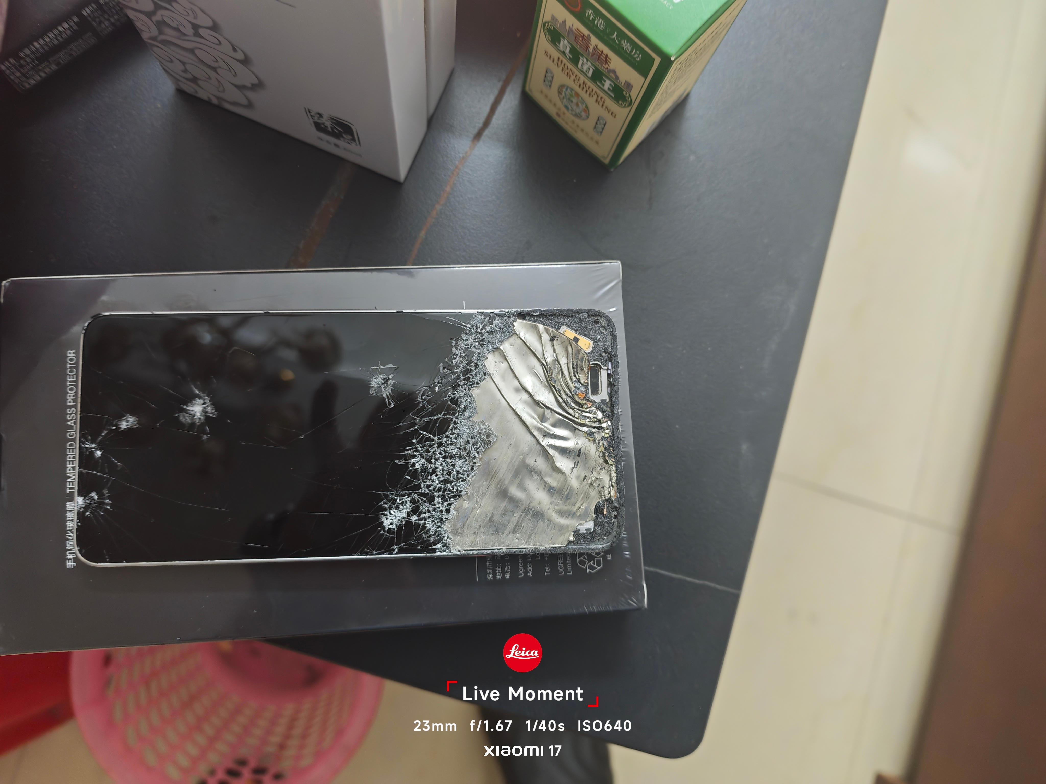 触摸和 NFC 硬件都正常 主板应该是没有受到损害 已经预约换屏了 等物料到了就