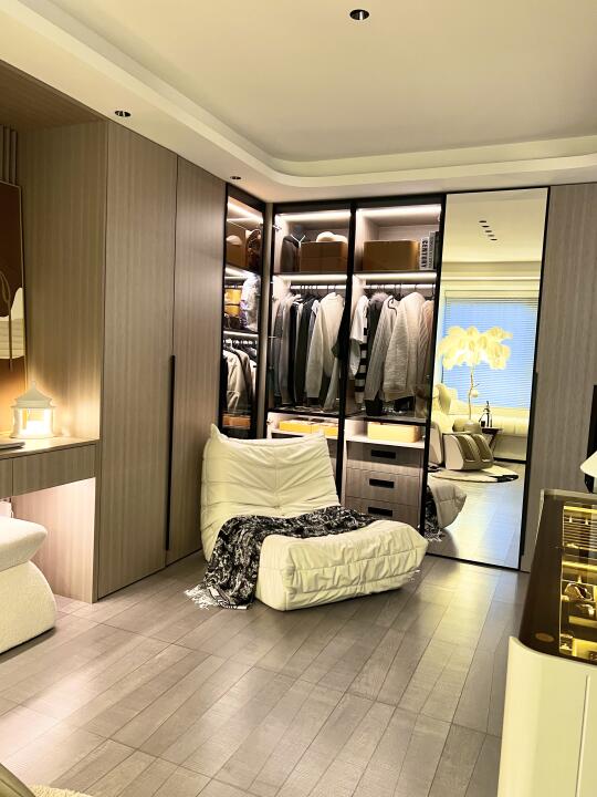 姐妹们听我说，衣帽间和卧室打通真的绝绝子！