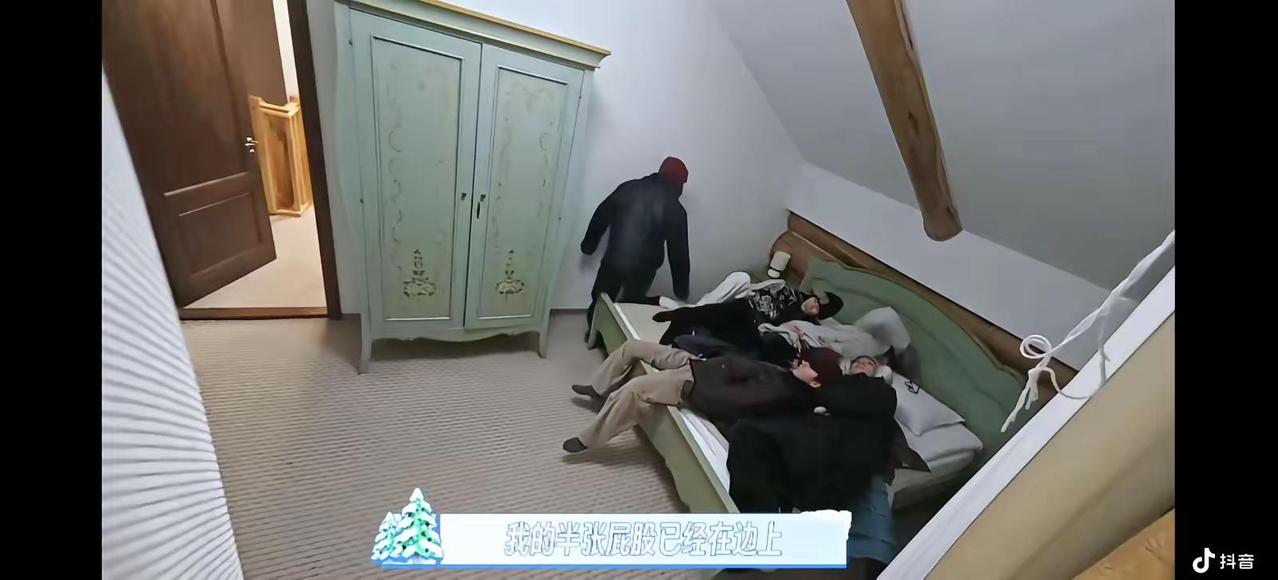 七个人一起躺在床上，就像过去一样时代少年团永远在一起