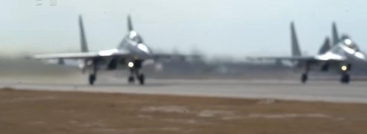 深海战舰劈浪巡疆，云端战鹰翱翔守空，陆地铁甲砺剑铸盾。三军将士枕戈待旦，深耕实战