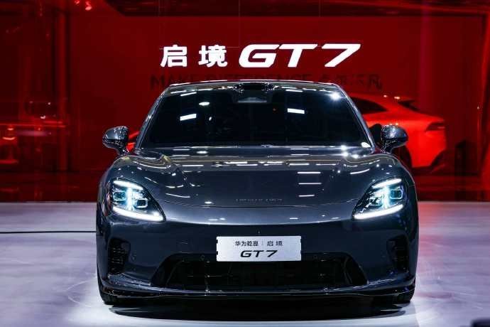 启境GT7在安全层面的表现堪称典范，构建了从智能感知到车身结构的立体防护体系。其