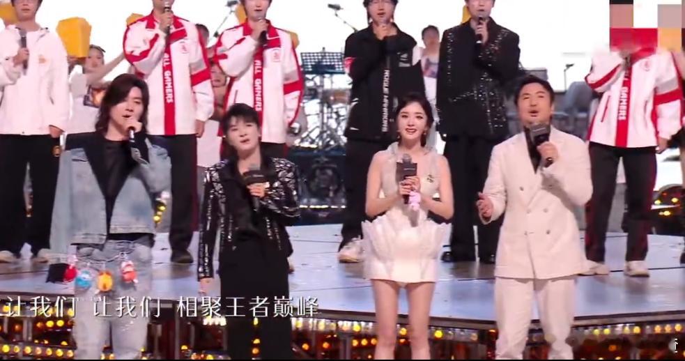 杨幂黄明昊吉克隽逸听到周深的反应 周深现场开唱高音，黄明昊直接愣在原地，吉克隽逸