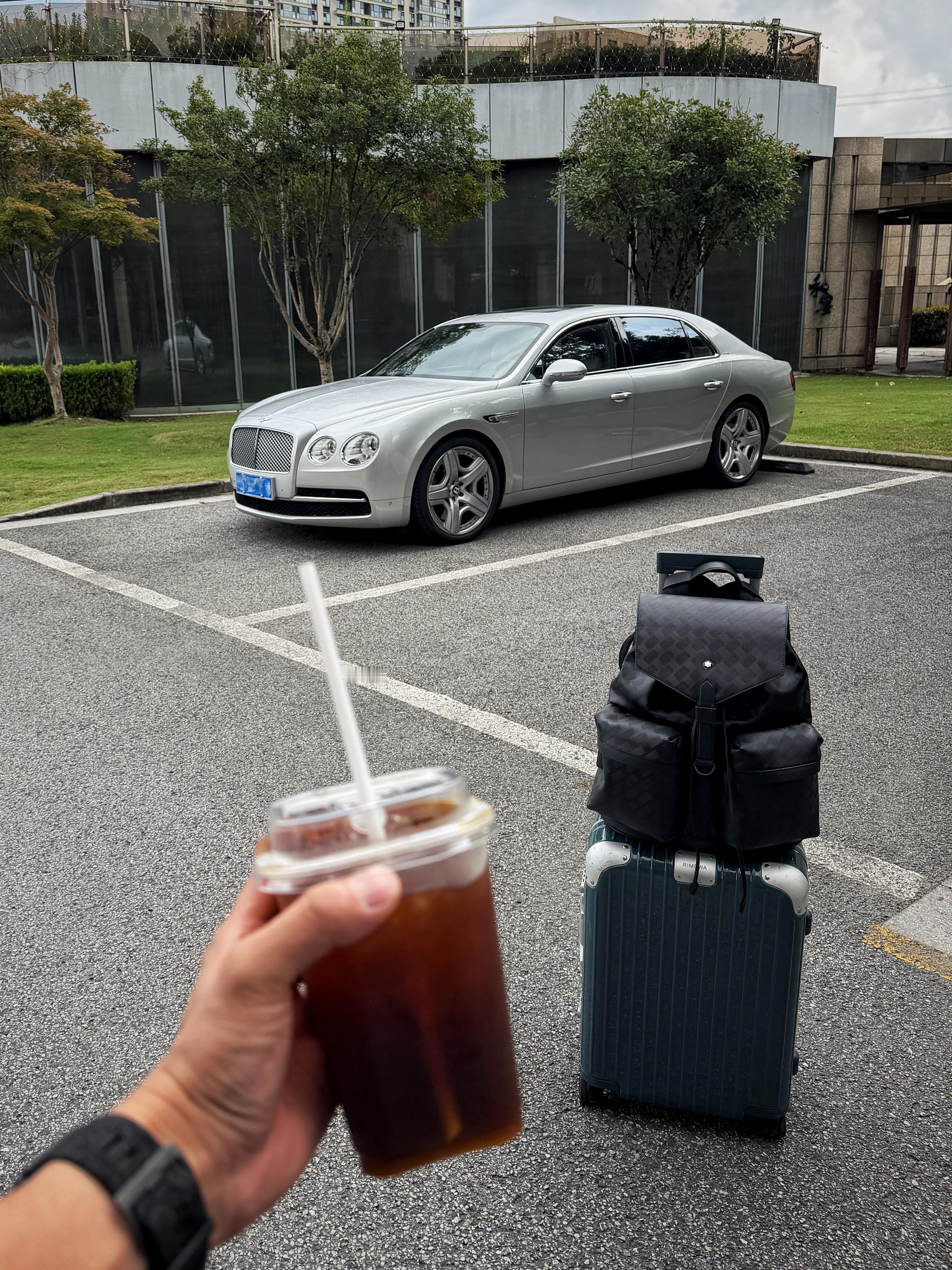 别卷了 Suck一口冰美式再出发🥤欣哲频道宾利飞驰 ​​​