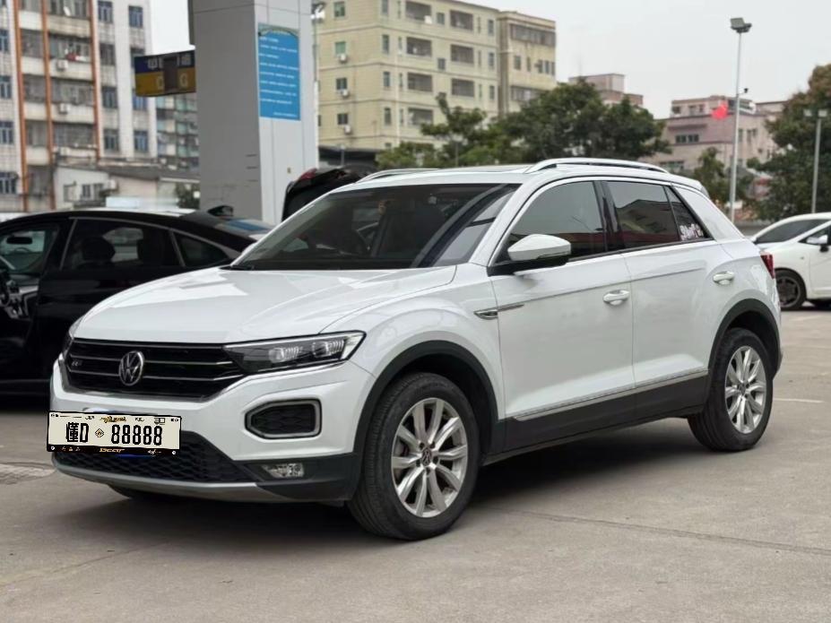 大众探歌的尺寸是小型SUV，现在花七八万块钱可以买到21或者22款的车型。这台车