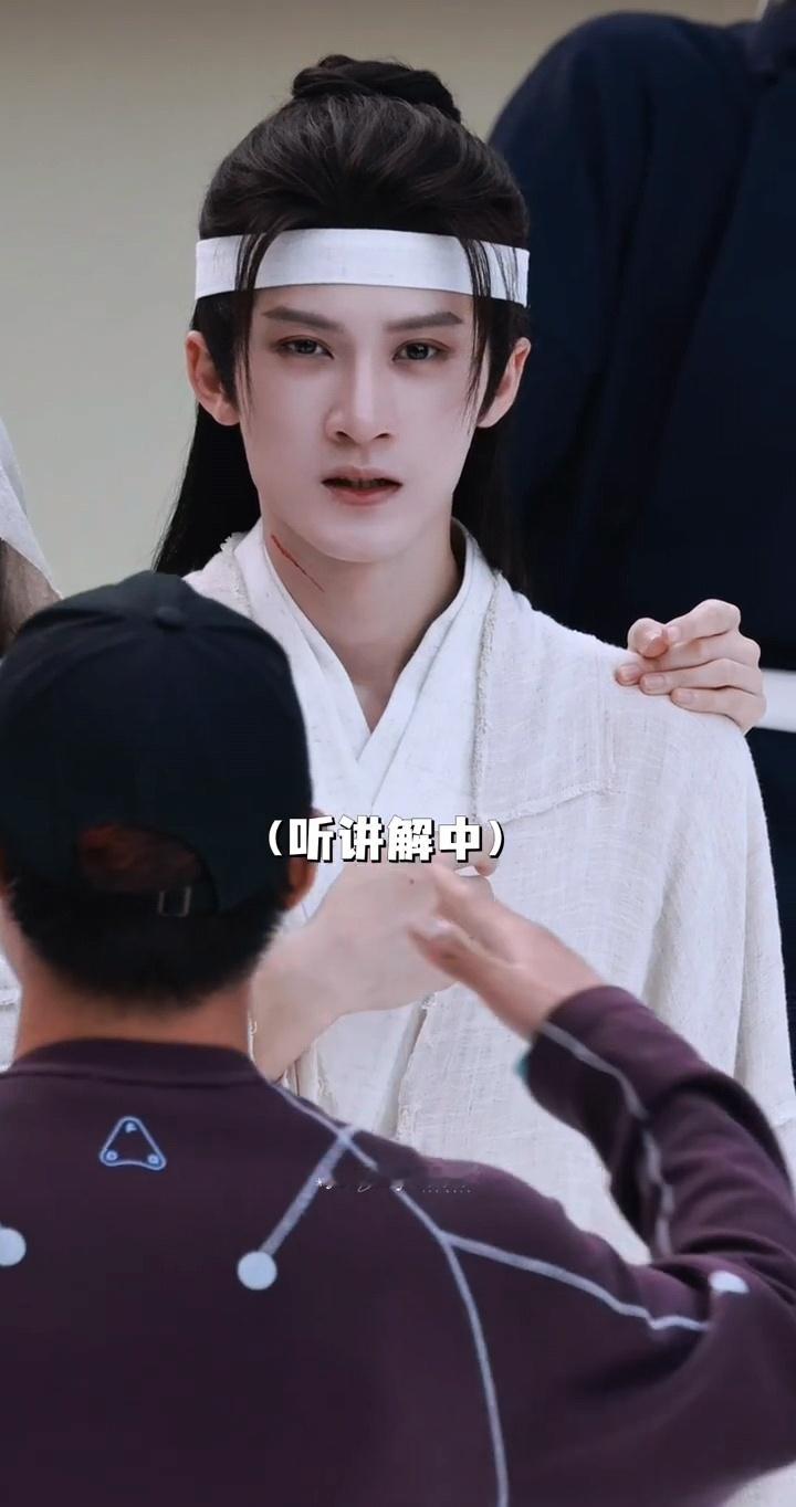 电视剧何不同舟渡官微 和家主谢却山的这个对视也是无敌了！檀健次谢却山 檀健次  