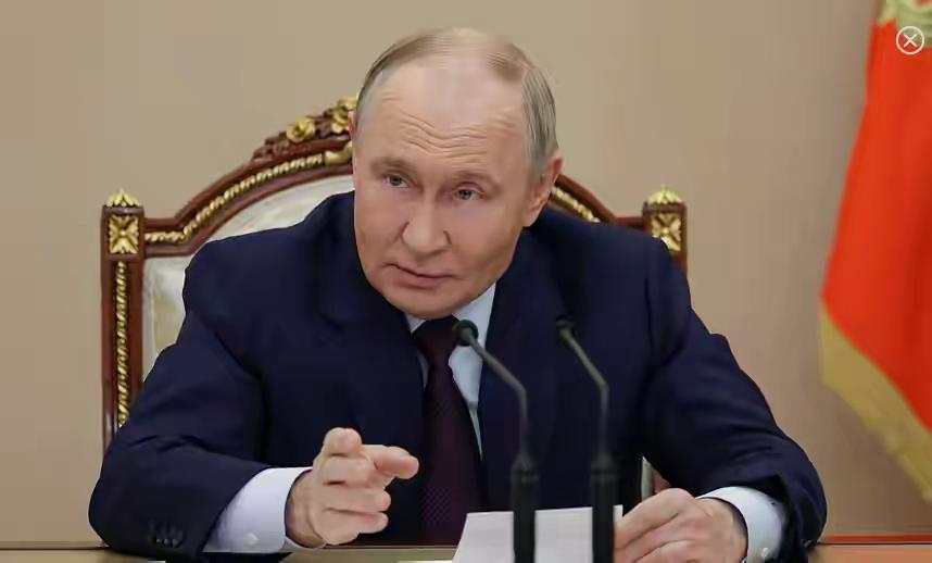 俄总理从中国带回好消息，全体高层都在场，普京听完后心情大好