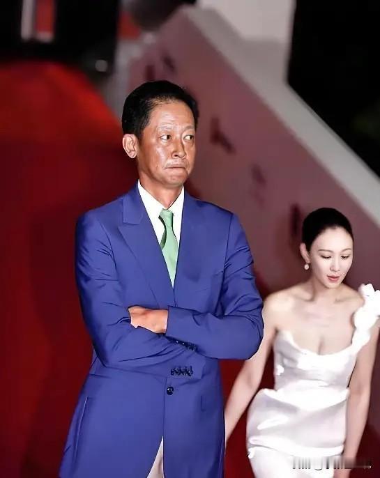 2000年，金鹰奖答谢典礼上，王志文和女记者发生争执，女记者怒吼：你别太狂，信不