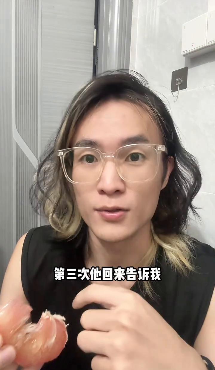 他先给你十块，让你赚二十，你信了。
接着五十变一百，你上头了。
最后三千块全押进