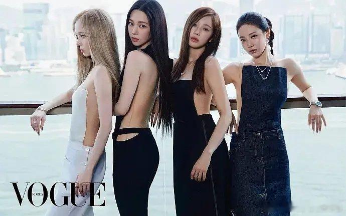 宁艺卓怎么总上春山啊……合照就她姿势不一样 ​​​