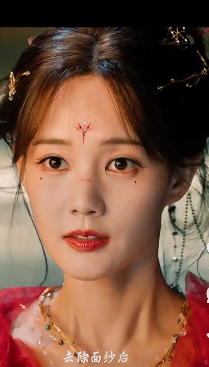 李一桐也挺不容易的，这个年纪要扮演可爱天真少女。虽然大部分的时候演的还可以，但有