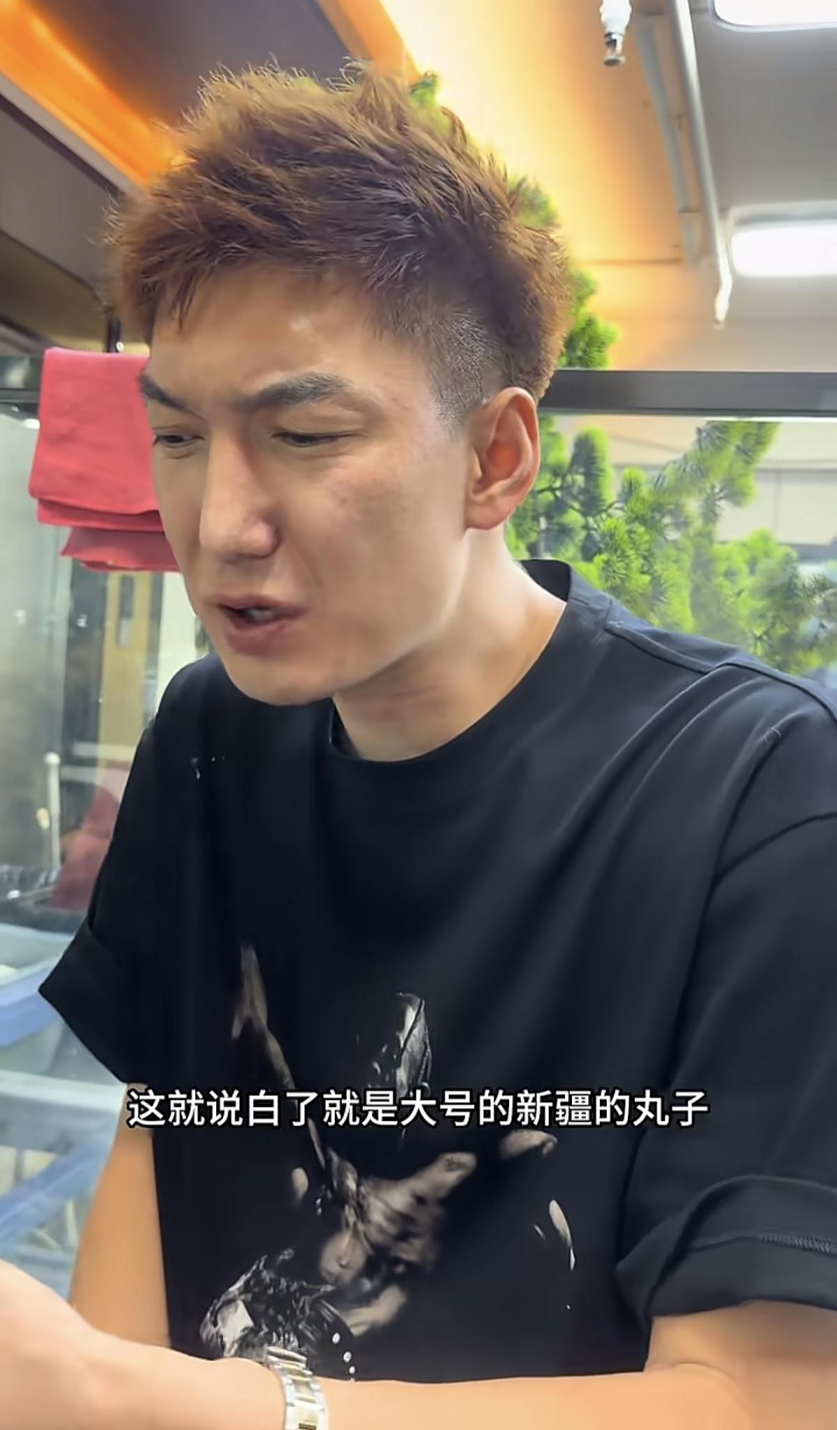 可兰白克到第二故乡山西作客，受到了山西篮协副主席候向锋的热情款待。近日，可兰白克