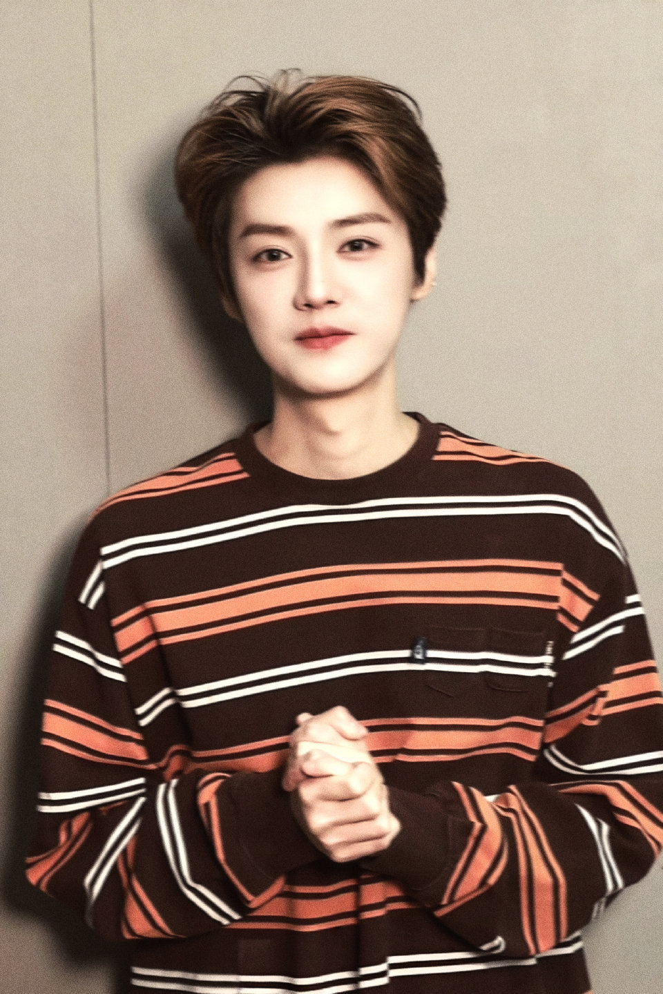 看着下家一个两个的馒化胯脸然后再看看我帅气的哥很多东西就释怀了 心地漂亮善良的男