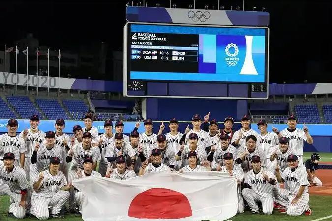 看看日本足协是怎么强迫球员出国踢球的，真是绝了！

日本足协就用降薪一个办法，就