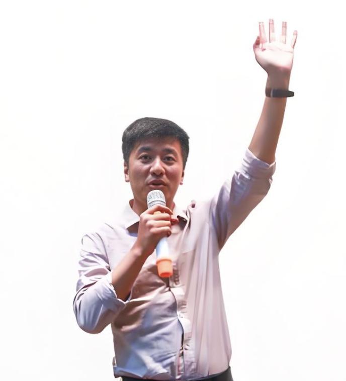 刚刚写完张雪峰的悼文

天道忌满，人生不求全，或许才是圆满。

这句话，是一位媒