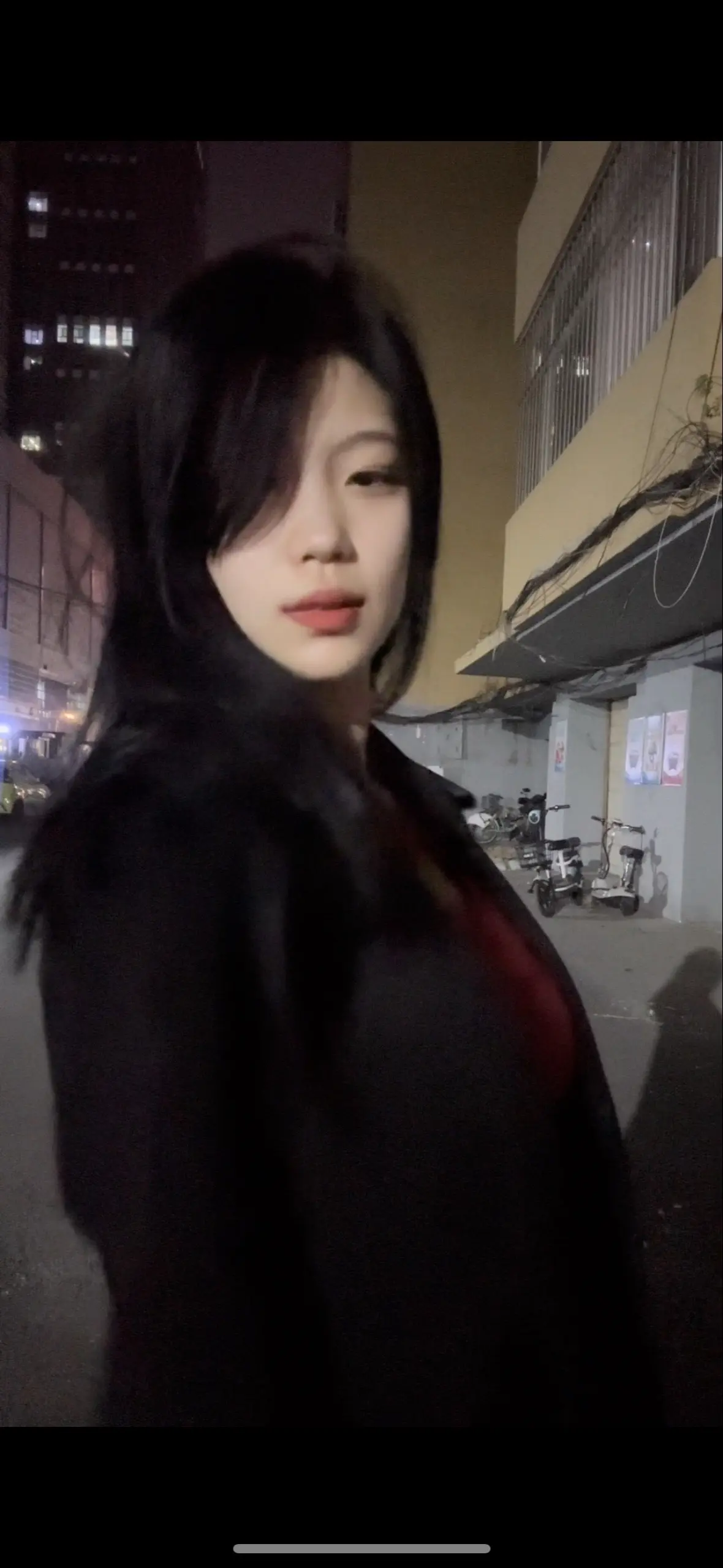 我们这憋佬仔脖子上喜欢挂玉牌
