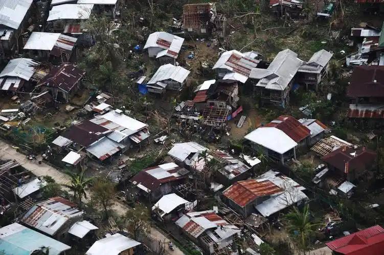 凭什么又盯着中国？中国欠菲律宾吗？美国亲爹都不来救援，我中国算哪根葱啊。
要我说