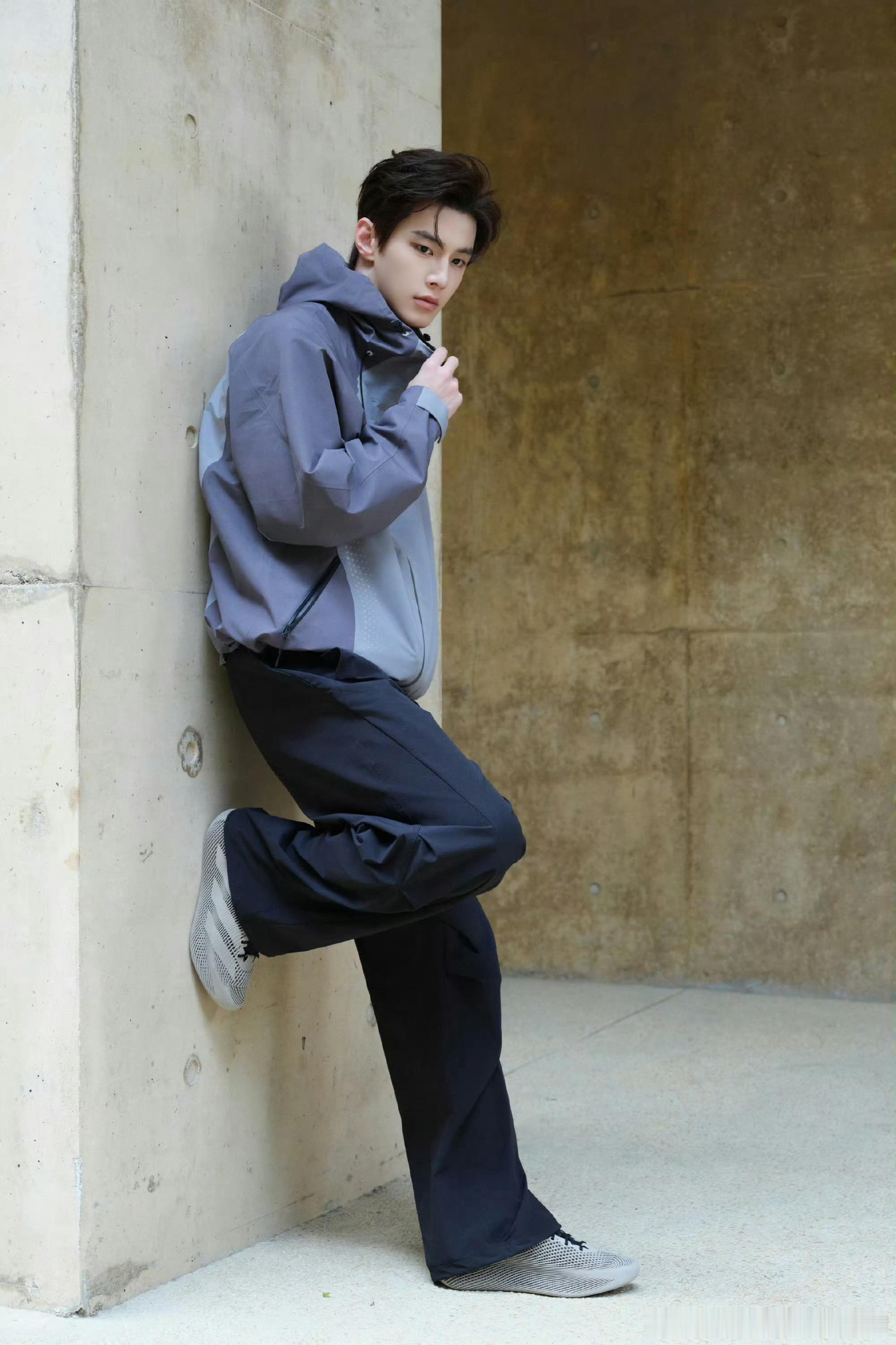 何与营业，腿长怎么都好看！ 