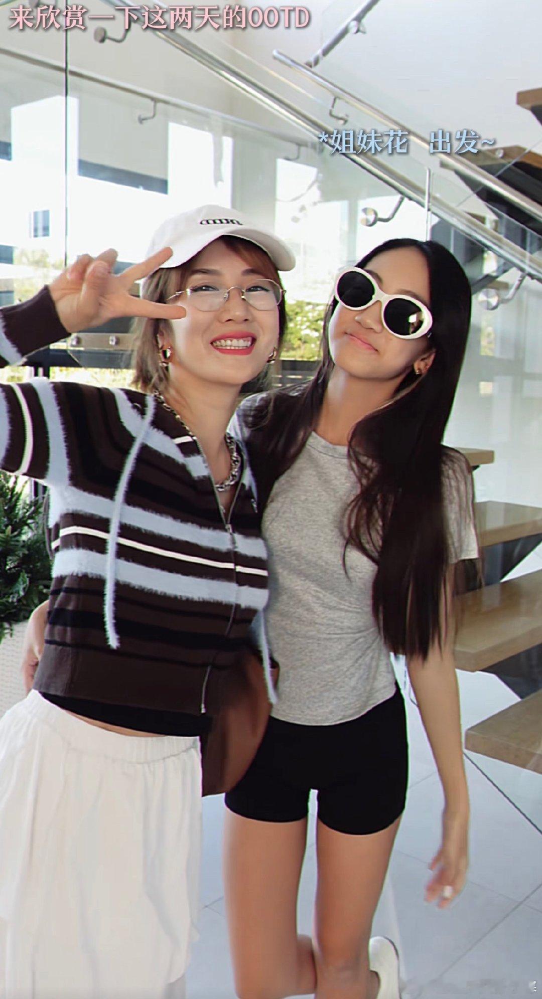 李念14岁大女儿近照李念大女儿长这么大了李念14岁大女儿近照，身高已经追上妈妈的