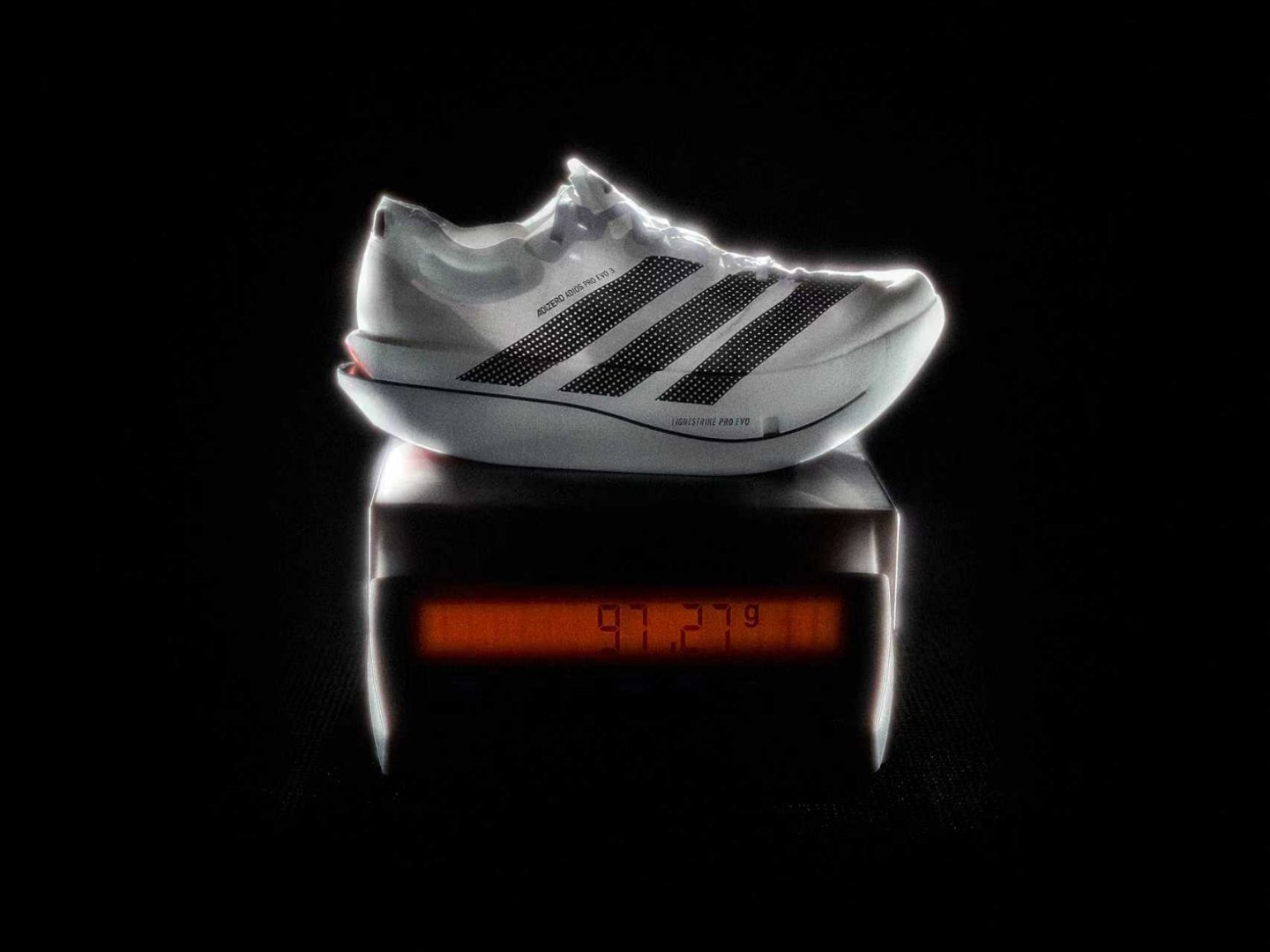 阿迪达斯助人类马拉松首次破二2026伦敦马拉松，萨维、科杰查在正式赛事中实现马拉