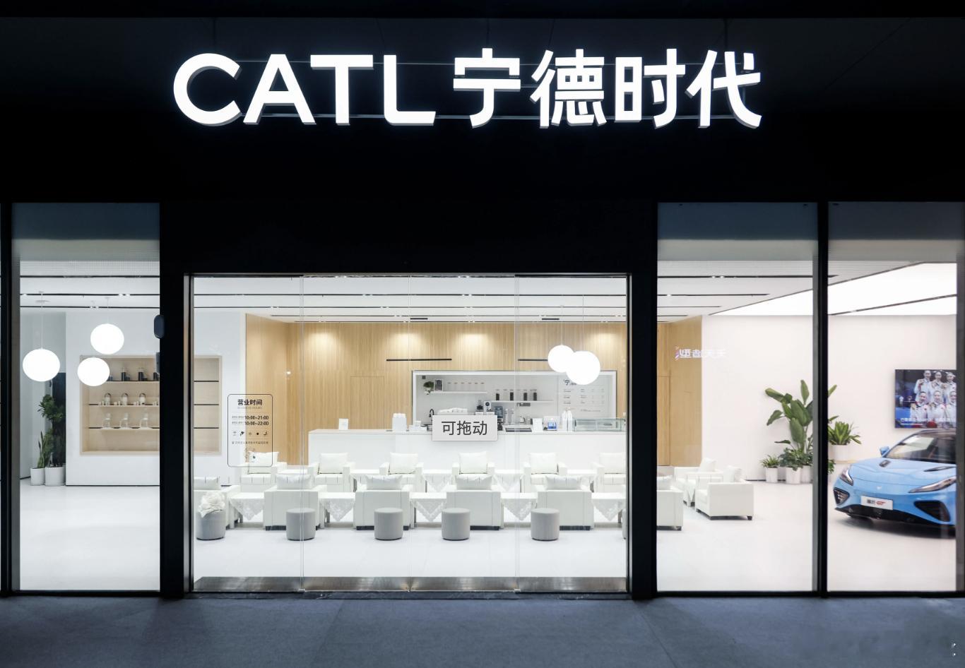 换电，一直被视为电车补能的“最优解”。然而，因为难以建立统一的电池标准以及协调各