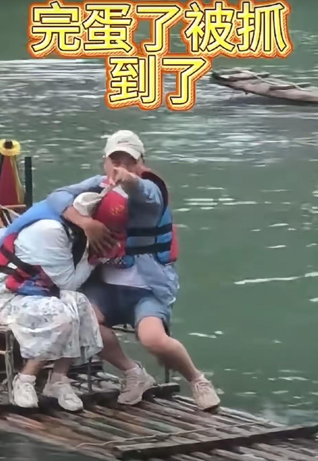 这是不打自招啊
确实有点做贼心虚的感觉
一中年男人和一年轻女子玩漂移，可能被人偷
