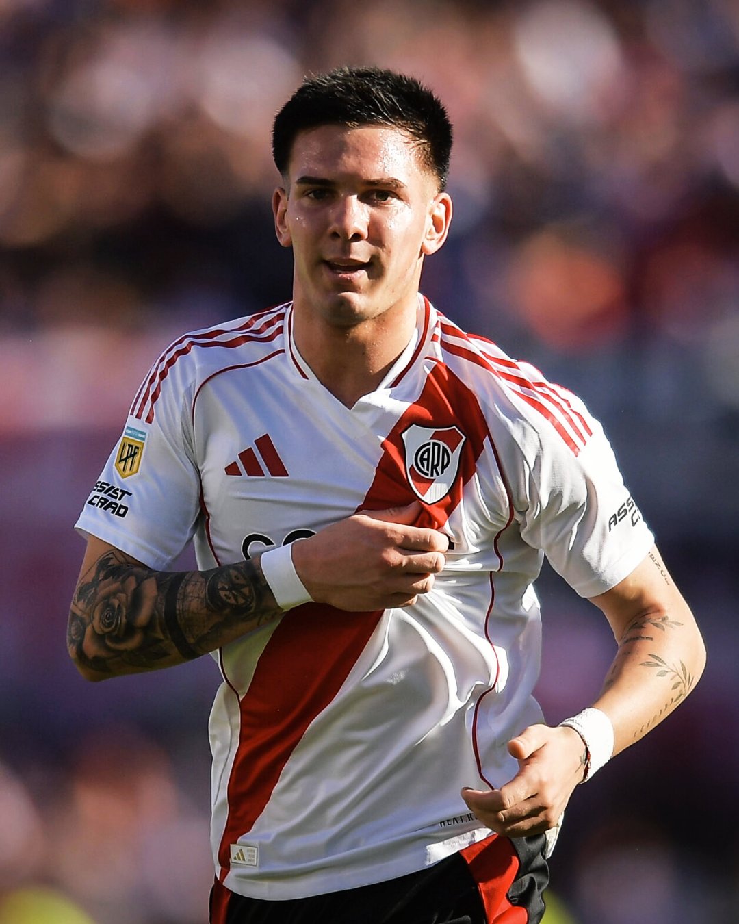 🚨ESPN Argentina：马斯坦托诺的随行人员刚刚抵达马德里，为他寻找住
