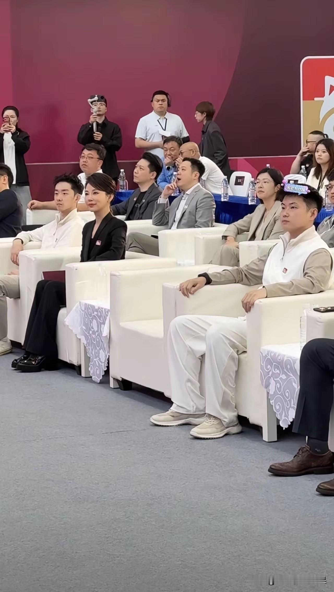 电视上看着一般般，真人巨漂亮！