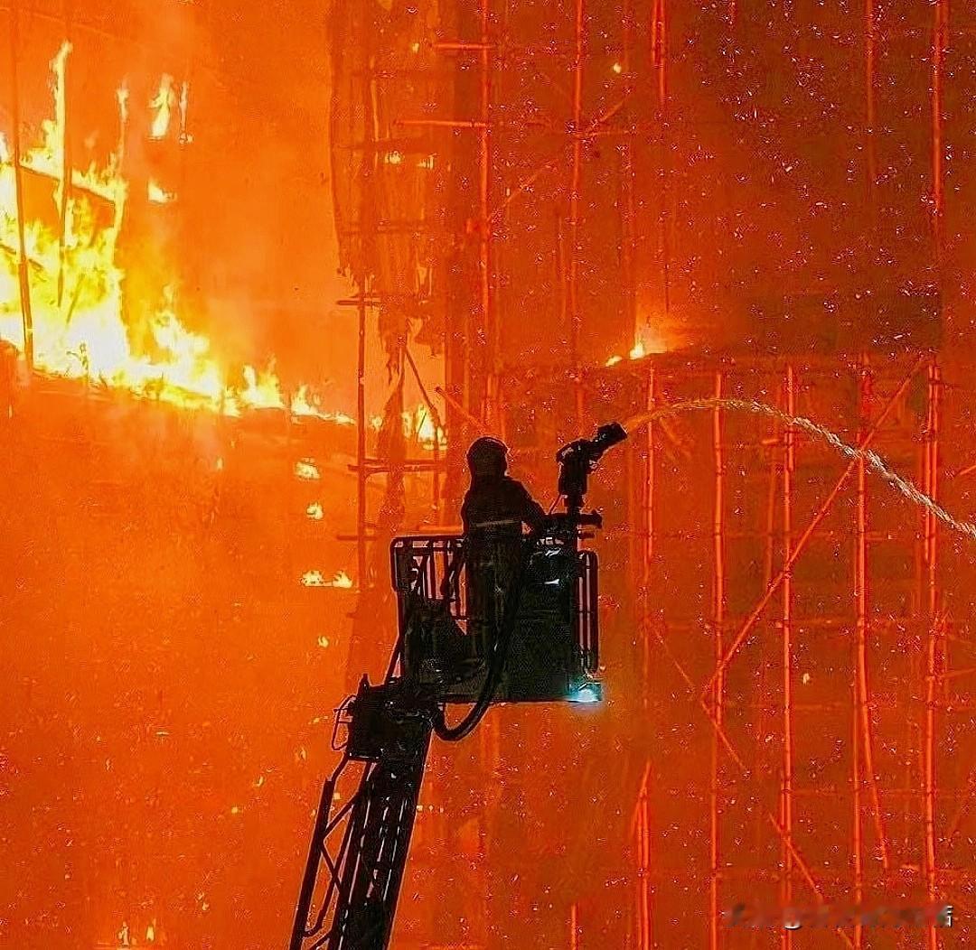 目前香港最让人揪心的消息，并非被焚毁的财物有多少，也不是受波及的家庭有多少，而是