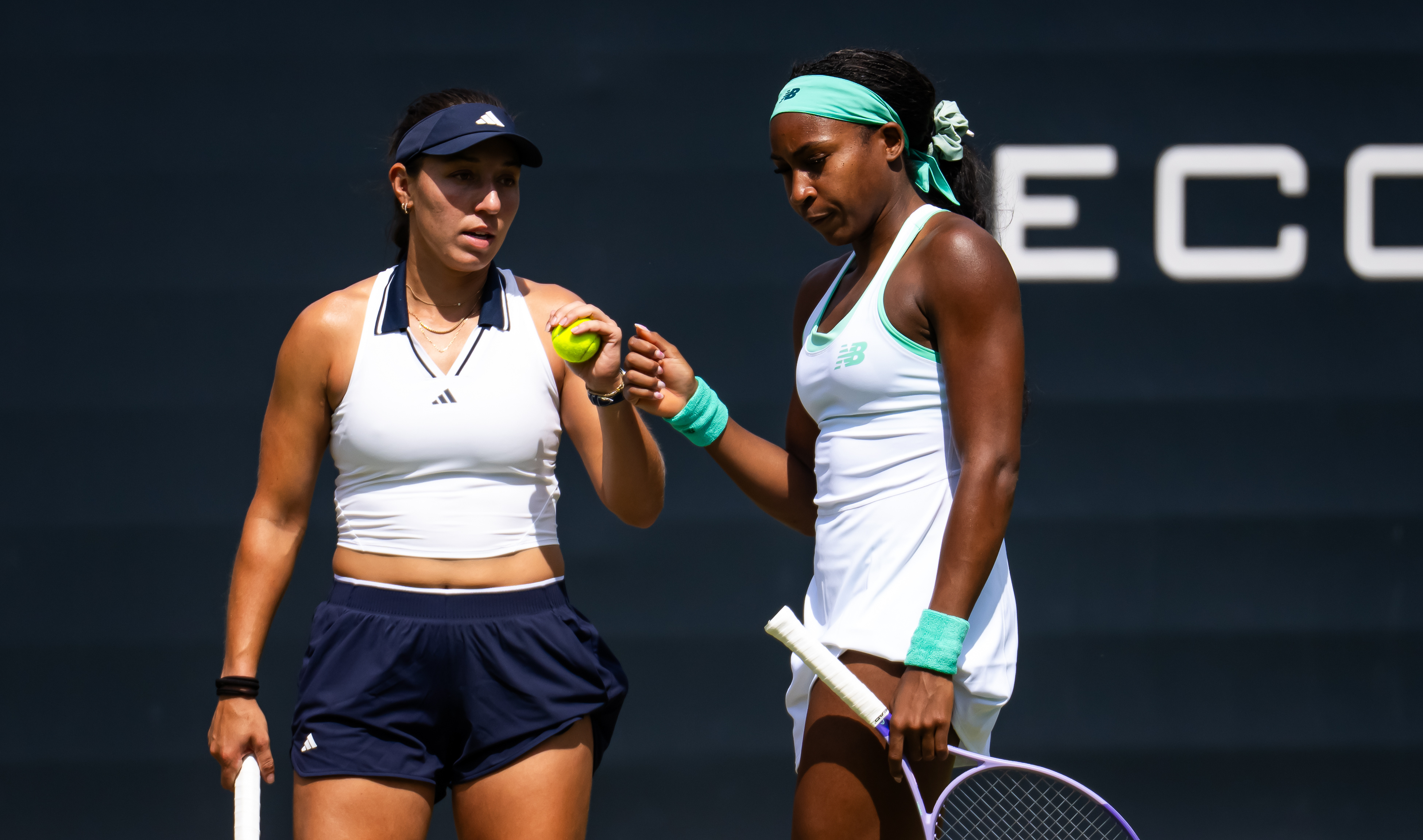 老搭档再度联手WTA500柏林站双打首轮，高芙/佩古拉以7-6(4) 6-4击败