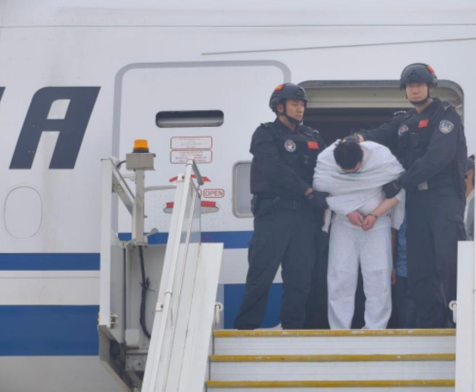 为什么一向对中国态度强硬的美国，这次却配合将刘瀚文遣返回国？7月20日的移交现场