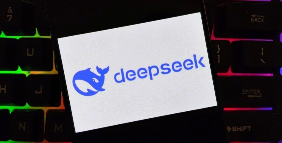 英伟达市值蒸发超3000亿美元 【 DeepSeek一夜掀翻美国科技股 ，英伟达