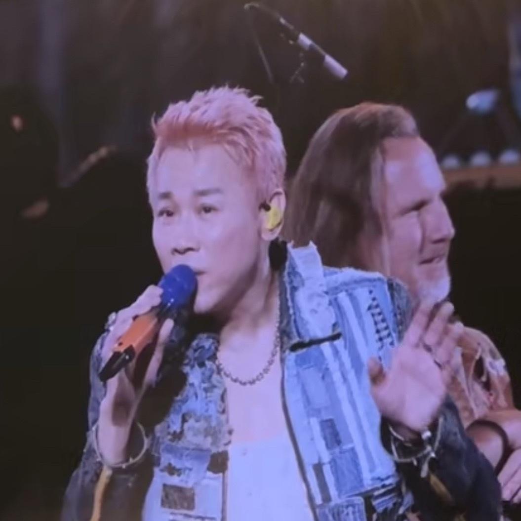 陶喆摇篮曲上海首唱到动容了偷偷掉小珍珠谁能不被这个画面感动哇！ 