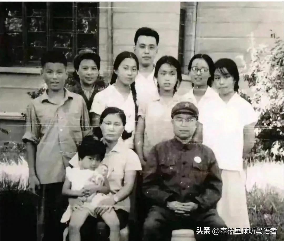 1952年，志愿军铁道兵三师师长黄振荣回国治病，给他看病的女军医周兰说，她和恋人